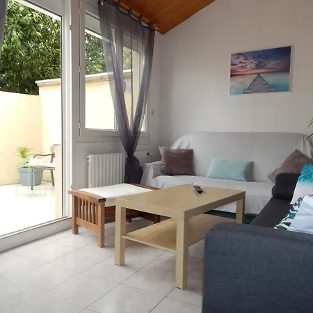 Villa La Courtoisie Maison De Proche *